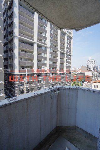 メゾンド・プレザージュ【キャッシュバック対象物件】のバルコニー|お洗濯にも便利なバルコニー付き