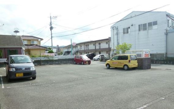 プレアール東合川【キャッシュバック対象】の駐車場