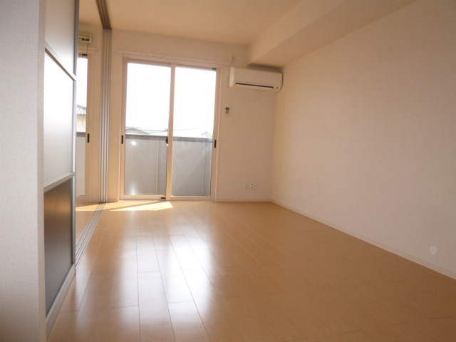 クレイドル浜町の居間・リビング