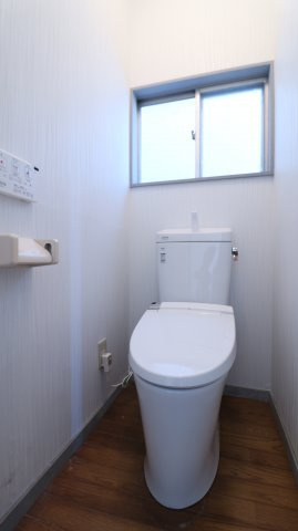 多聞台2丁目戸建のトイレ