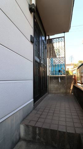 多聞台2丁目戸建のエントランス