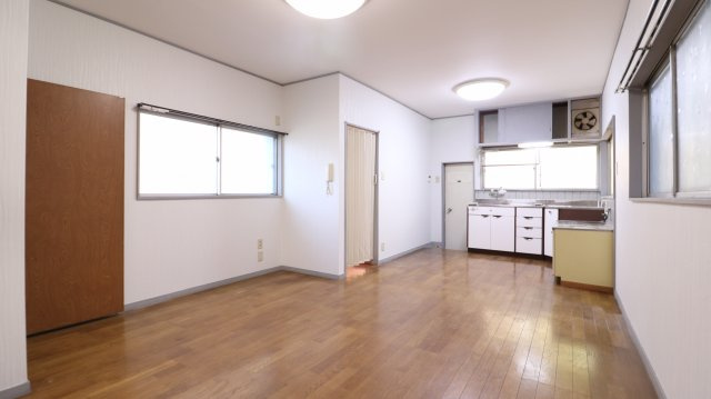 多聞台2丁目戸建の居間・リビング