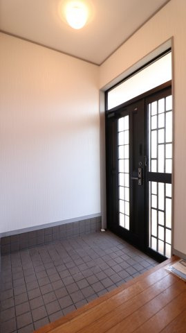 多聞台2丁目戸建の玄関