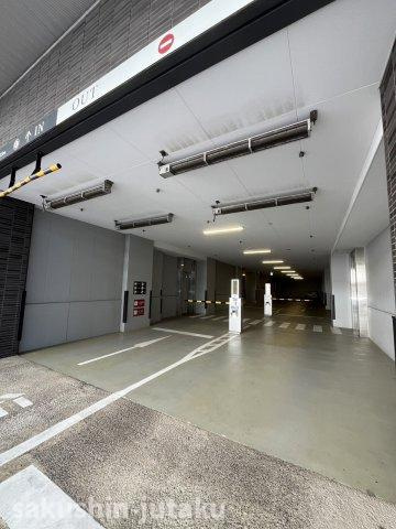 津田沼ザ・タワー高層階の駐車場