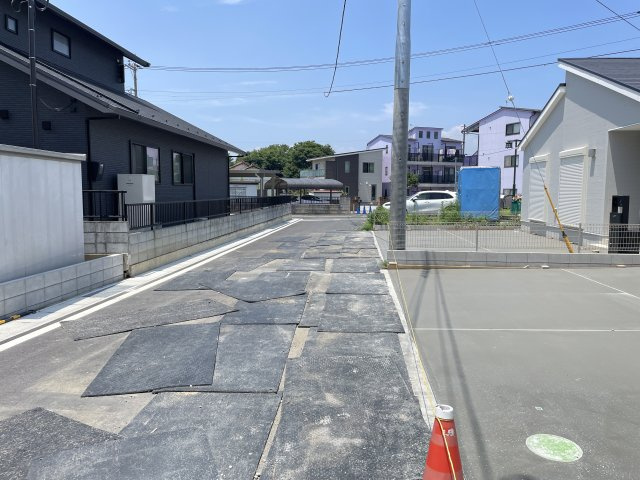 高崎市新町24-1期（全5棟）4号棟の前面道路含む現地写真