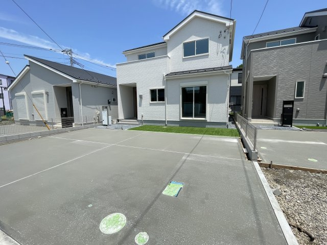 高崎市新町24-1期（全5棟）4号棟の前面道路含む現地写真