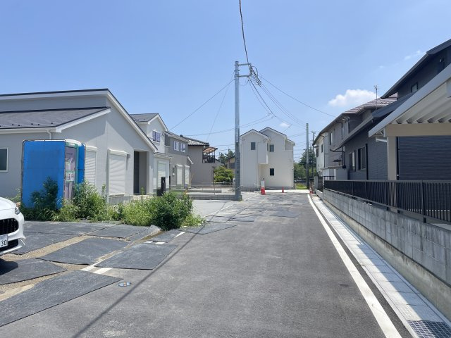 高崎市新町24-1期（全5棟）4号棟の前面道路含む現地写真