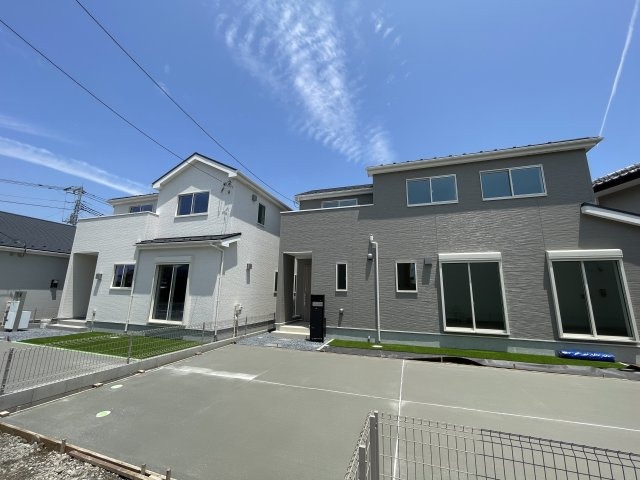 高崎市新町24-1期（全5棟）4号棟の前面道路含む現地写真