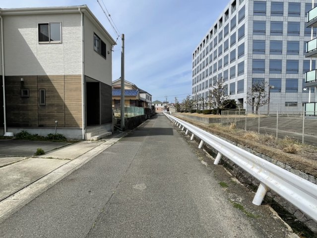 常滑市鯉江本町5丁目　中古戸建の前面道路含む現地写真|前面道路