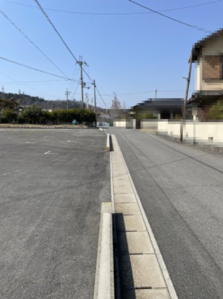 高島市勝野304坪土地の前面道路含む現地写真