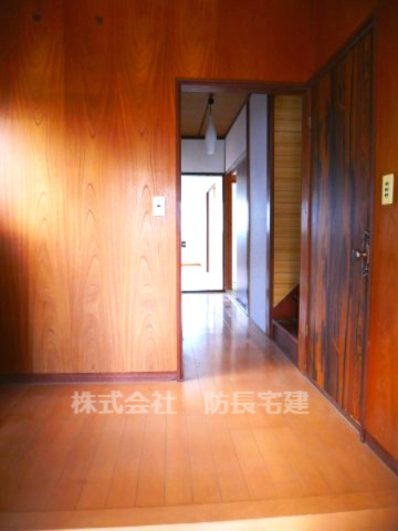 桜畠５丁目防長宅建借家の洗面所