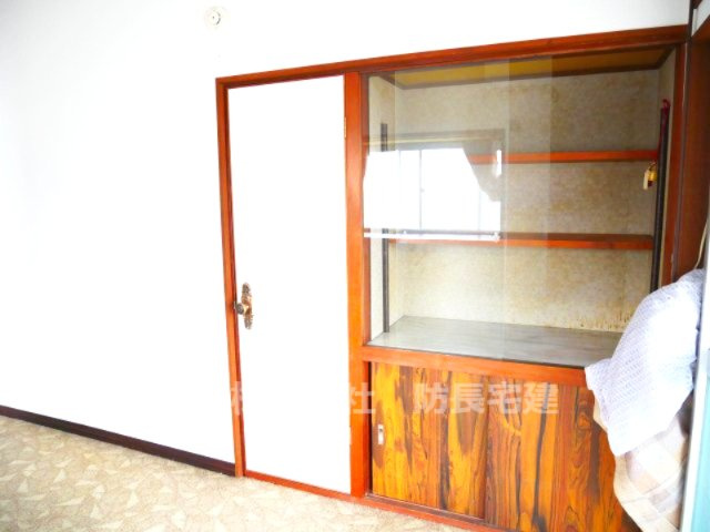 桜畠５丁目防長宅建借家の玄関