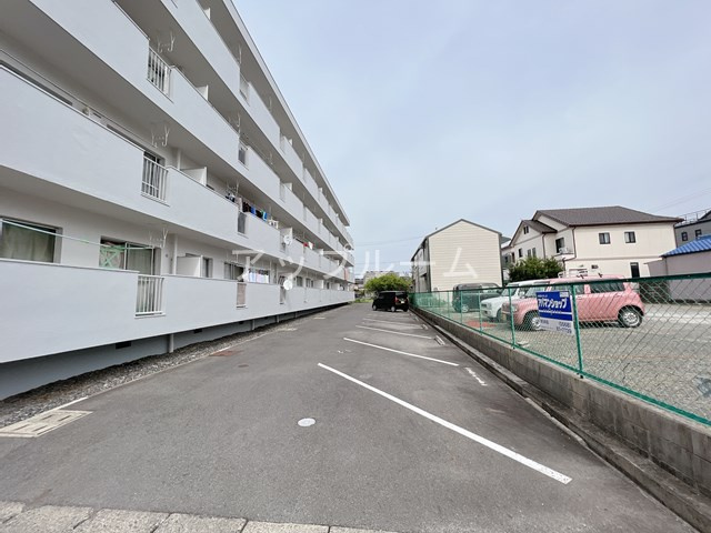 プリミエール林島の駐車場