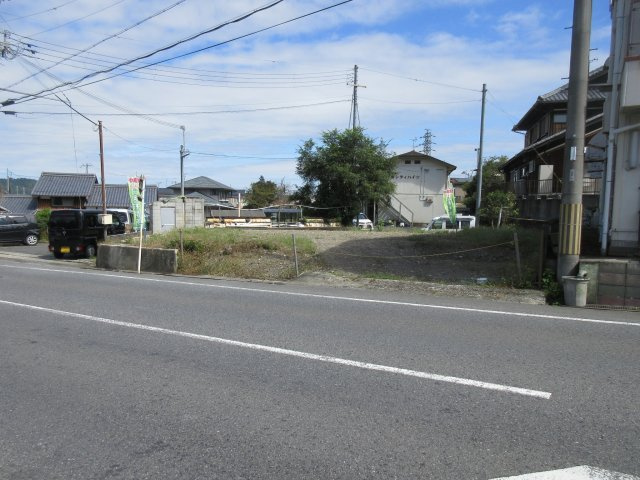 湖南市三雲　売土地69.11坪の前面道路含む現地写真