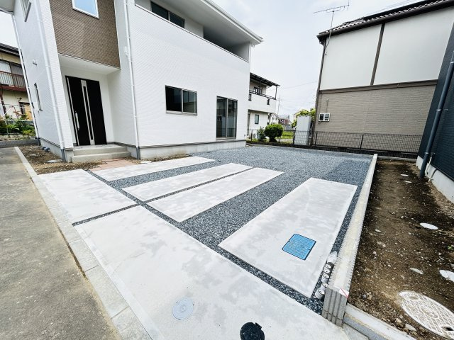 新築　高崎市下豊岡町2期　2号棟の駐車場|現地写真　駐車スペースは並列2台+1台分可能です！
