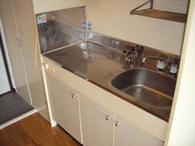 テソロ・ナガノのキッチン|洋室