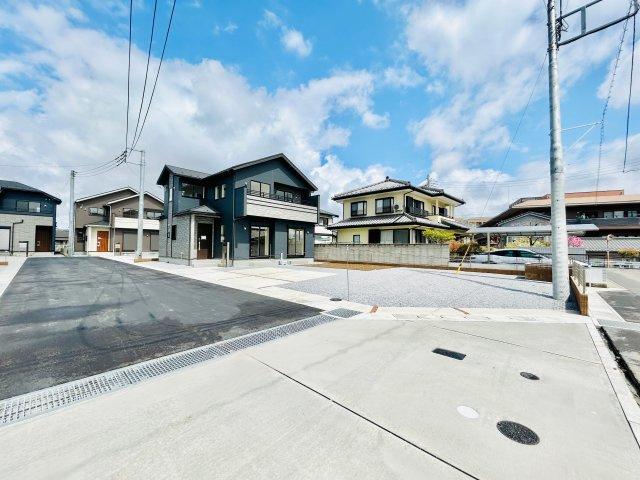 桐生市広沢町１丁目の前面道路含む現地写真|閑静な住宅街なので、お車の出入りも安心♪