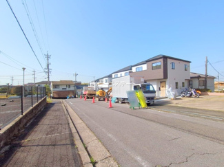 【前面道路含む現地写真】