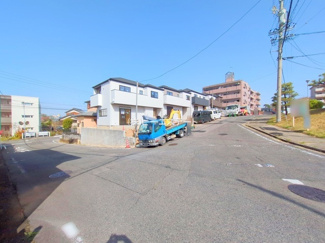 【前面道路含む現地写真】