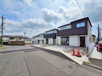 【前面道路含む現地写真】