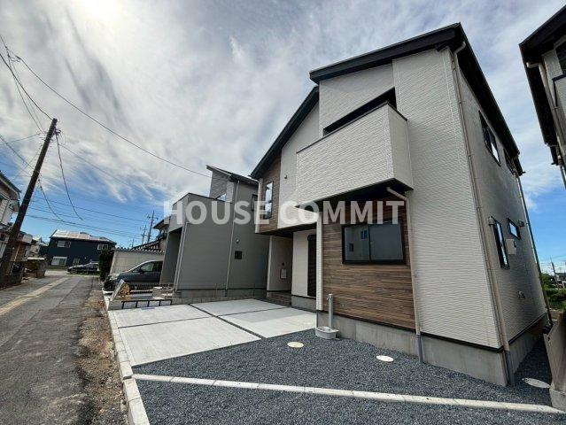 成田市並木町３期　２号棟の前面道路含む現地写真