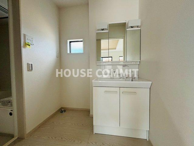 成田市並木町３期　１号棟の独立洗面台