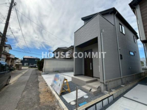 成田市並木町３期　１号棟の前面道路含む現地写真