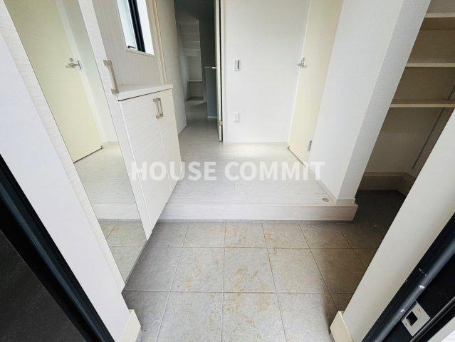 成田市並木町３期　１号棟の玄関