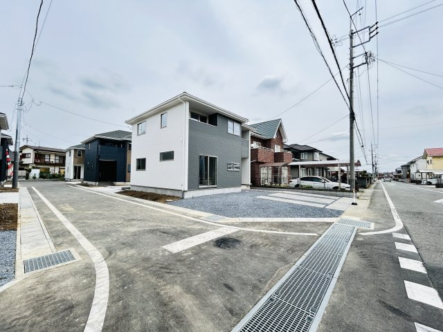 新築　高崎市下豊岡町2期　5号棟の前面道路含む現地写真|現地写真　南側接道幅員約7ｍ