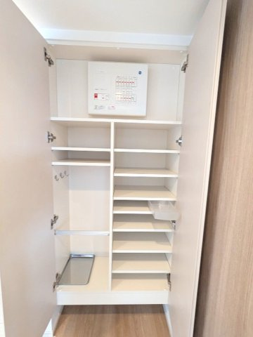 ORSUS(オルサス)三ノ輪の玄関