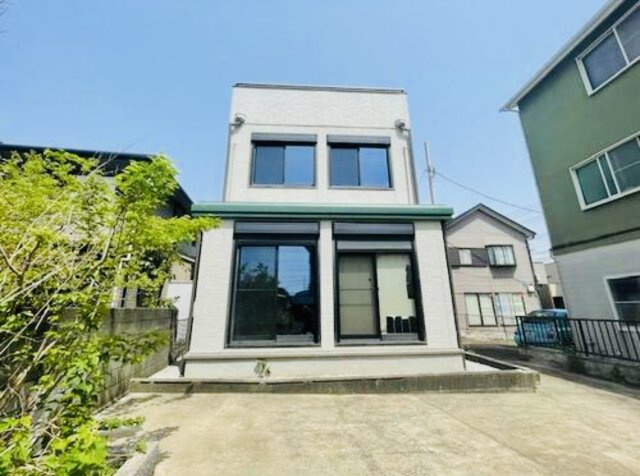 中郡大磯町月京　敷地広々大型中古住宅の外観