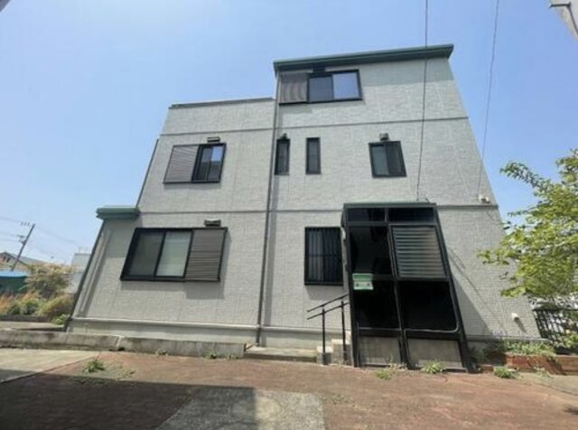 中郡大磯町月京　敷地広々大型中古住宅の外観