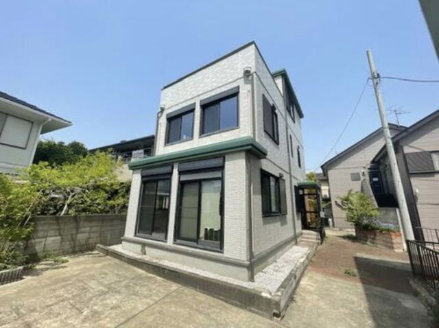 中郡大磯町月京　敷地広々大型中古住宅の外観