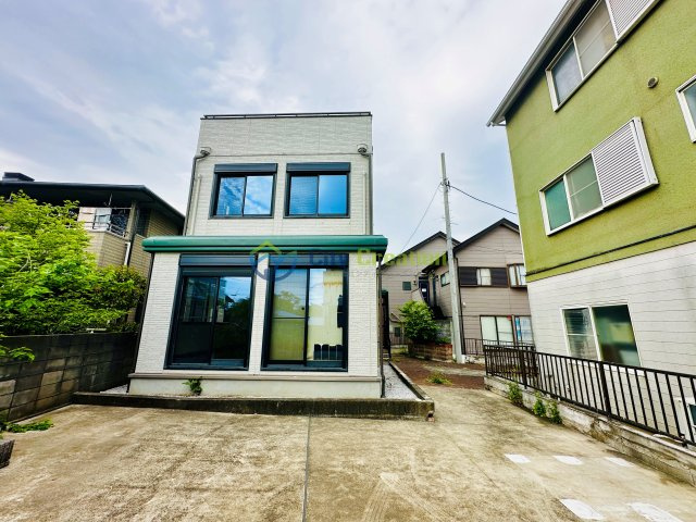 中郡大磯町月京　敷地広々大型中古住宅の外観