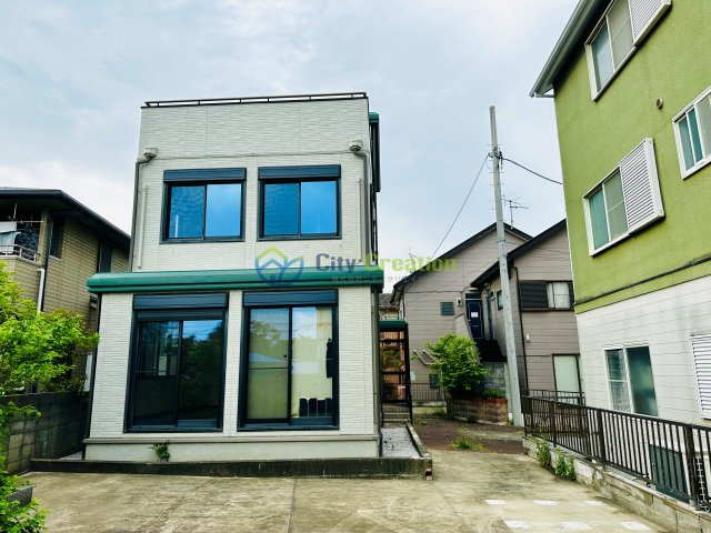 中郡大磯町月京　敷地広々大型中古住宅の外観