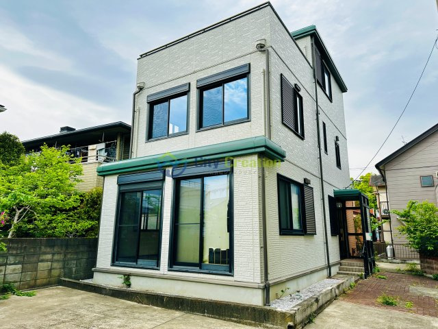 中郡大磯町月京　敷地広々大型中古住宅の外観