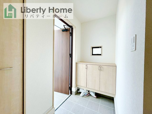 つくば市高見原1丁目23-P1　新築戸建　10号棟の玄関