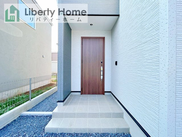 つくば市高見原1丁目23-P1　新築戸建　10号棟のエントランス