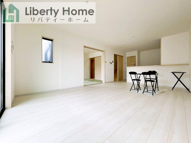 つくば市高見原1丁目23-P1　新築戸建　10号棟の居間・リビング