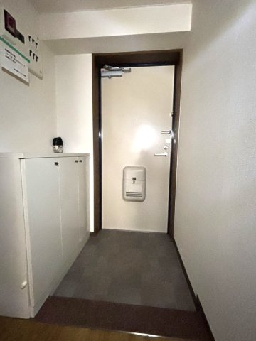 ラ・フルールAの玄関