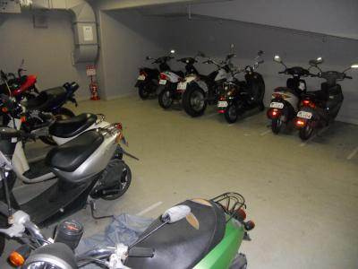 パインフィールド御池の駐車場