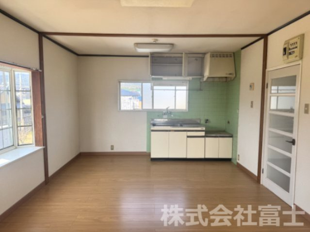 伊万里市大坪町甲のアパートの居間・リビング