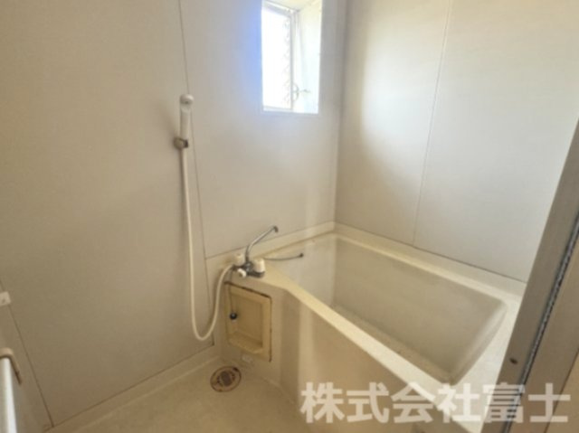 伊万里市大坪町甲のアパートの浴室