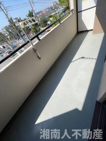 リフォーム済み！　ダイアパレス茅ヶ崎鶴嶺のバルコニー|お洗濯にも便利なバルコニー付き
