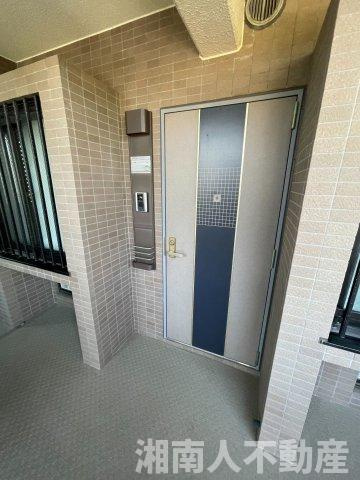 リフォーム済み！　ダイアパレス茅ヶ崎鶴嶺の玄関|ゆったりとした玄関です