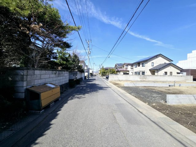 クレイドルガーデン八戸市根城　第7　1号棟の前面道路含む現地写真