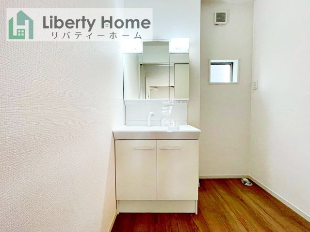 神栖市居切　新築戸建の独立洗面台