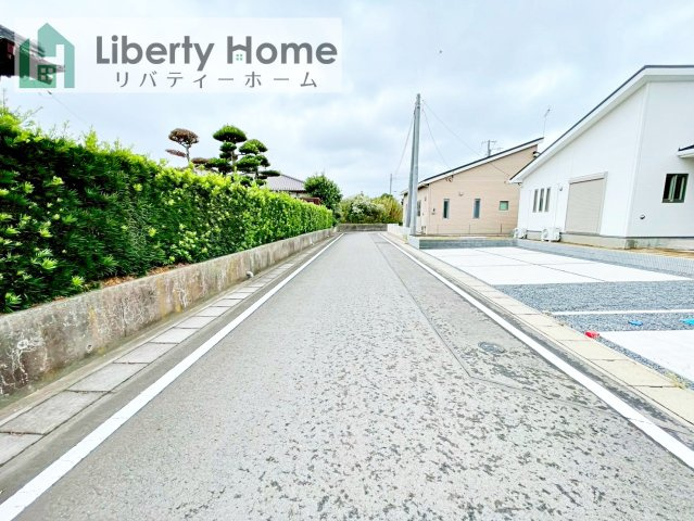 神栖市居切　新築戸建の前面道路含む現地写真