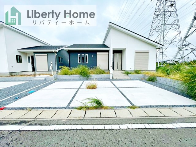 神栖市居切　新築戸建の駐車場