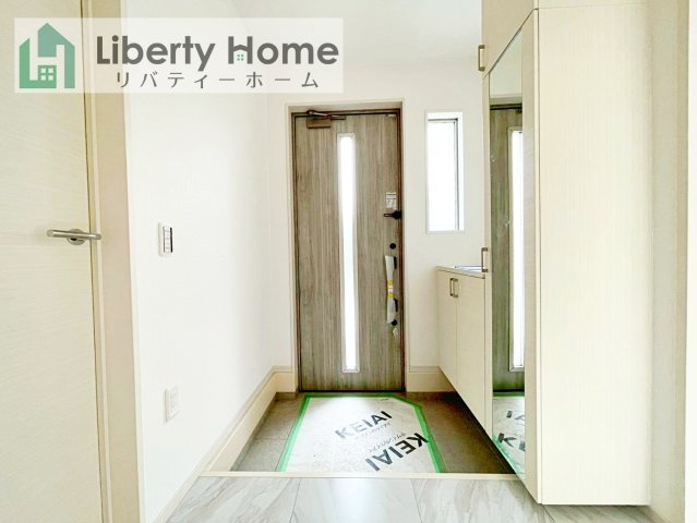 神栖市居切　新築戸建の玄関